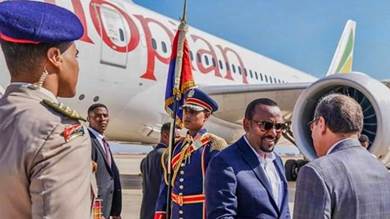 رئيس الوزراء الإثيوبي لدى وصوله إلى شرم الشيخ 